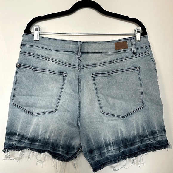 Judy Blue Women's Mid‎ Rise Funky Hippie Destroyed Hem Stretch Jean Shorts 1X - Picture 2 of 7